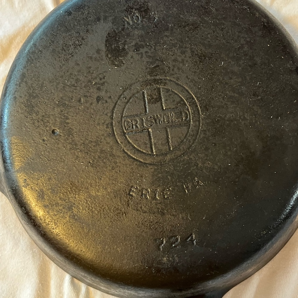 Vintage # 5 Griswold cast iron skillet.